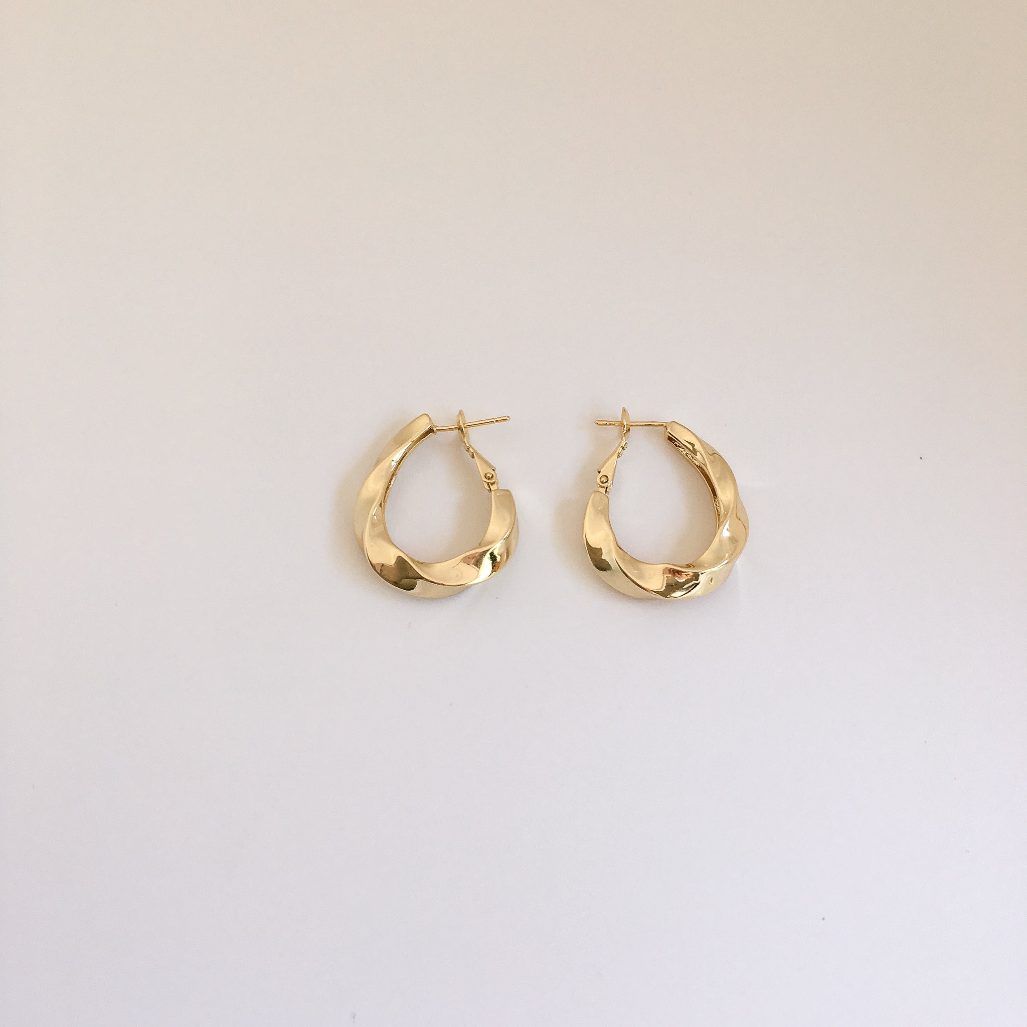 Minimalist Cold Wind Creative Drop-shaped Circle Earrings